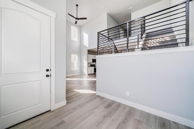 Building Photo - 13893 Little Rdg Ln