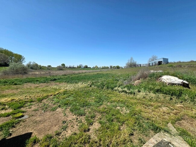 Building Photo - 3 Bed, 1.5 Bath Country-Home on 5 Acres