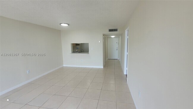 Building Photo - 9360 Fontainebleau Blvd