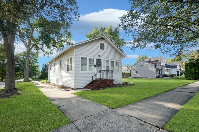 Building Photo - 4716 Douglas Rd