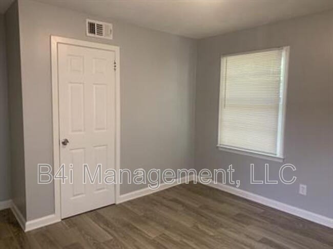 Building Photo - 1045 Enoch Dr