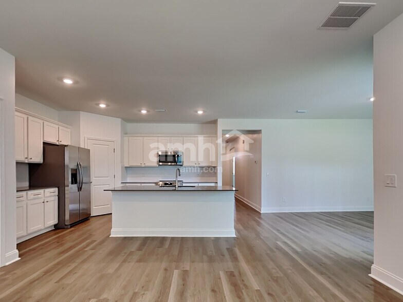 Building Photo - 565 Plumeria Ln