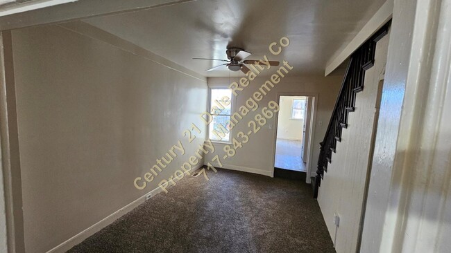 Building Photo - 3 Bedroom 1 Bath Home in York City with Of...