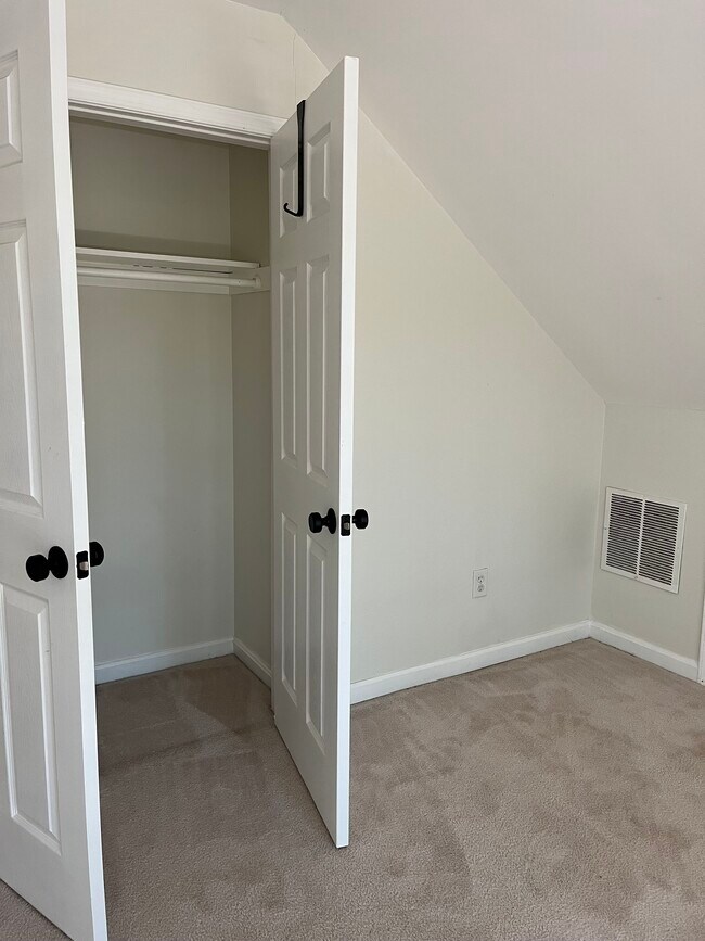 Building Photo - 8540 Perch Ct