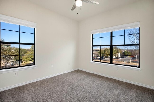 Building Photo - 501 E Stassney Ln