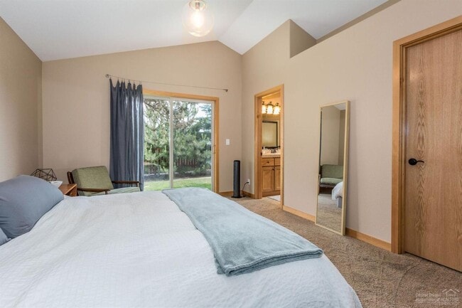 Building Photo - Single Level NE Bend Home