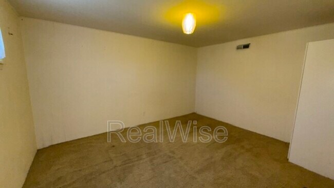 Building Photo - 837 SE Blakeley Ave