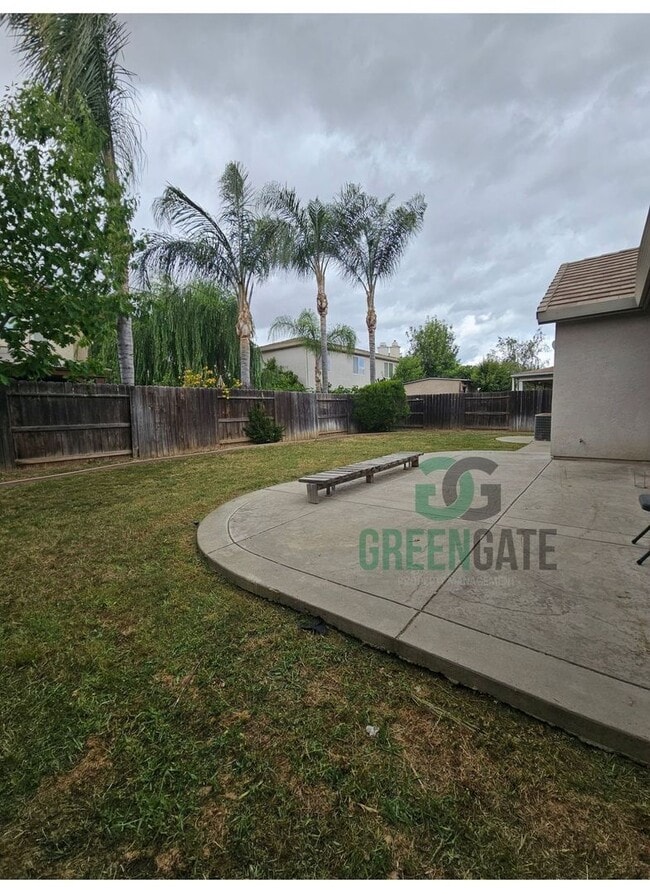Building Photo - Spacious 4 Bedroom 3 Bath in Patterson! AV...