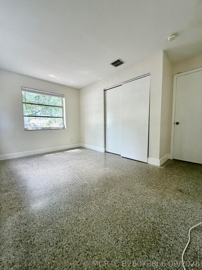 Building Photo - 3820 SW 61st Ave