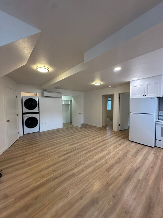 Building Photo - 300 S Franklin Ave