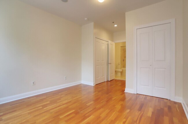 Building Photo - 303 Grand St