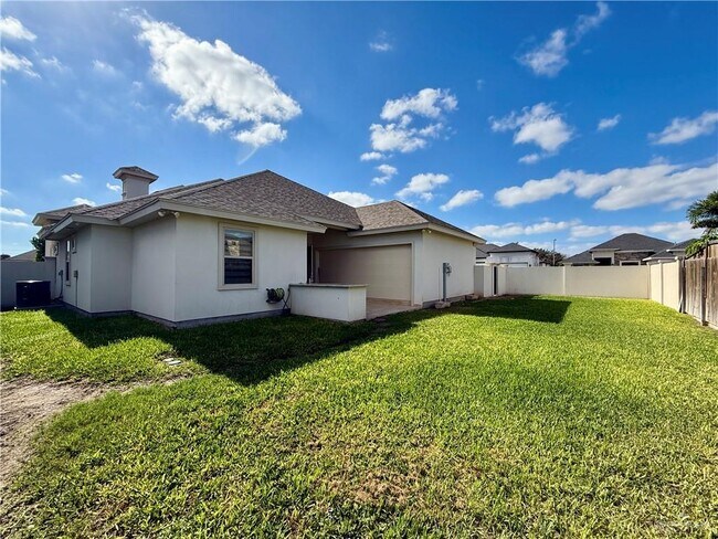 Building Photo - 17 West Dr