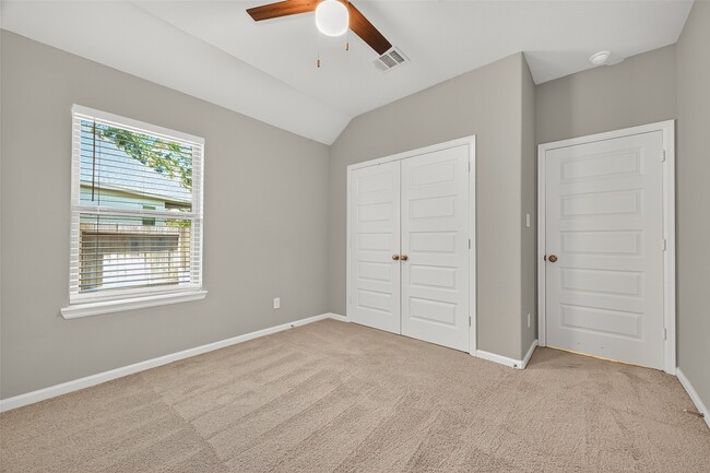 Building Photo - 381 Andes Dr