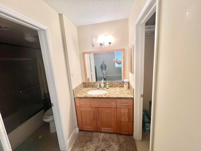 Building Photo - 9430 Tangerine Pl