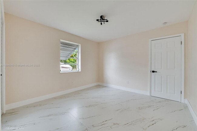 Building Photo - 10421 SW 184th St