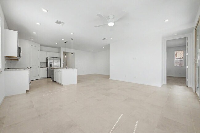 Building Photo - 25291 W Hidalgo Ave