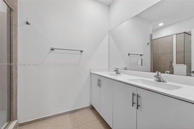 Building Photo - 2619 SE 11th St