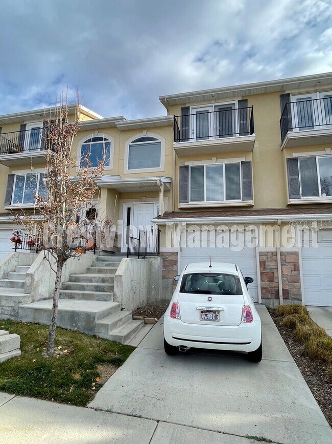 Building Photo - Charming 3-Bedroom Townhome with Garage in Sandy