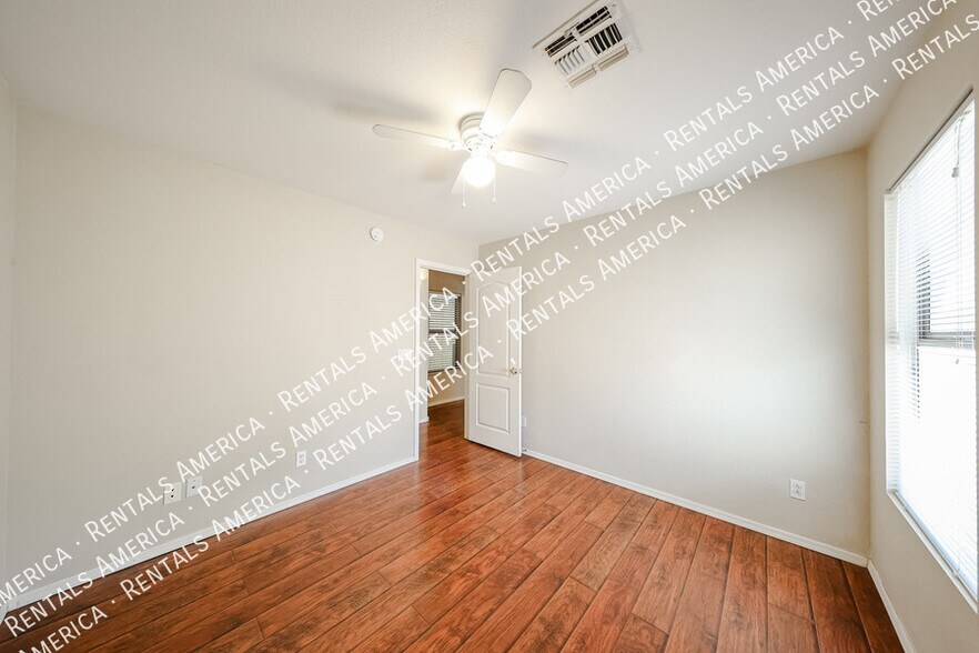 Building Photo - 1623 E Wildhorse Pl