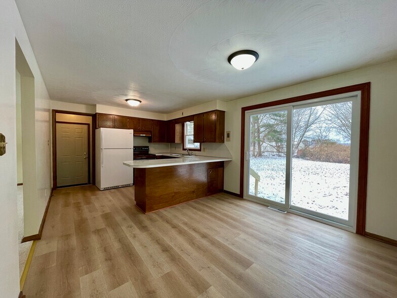 Building Photo - 9841 Smithdale Ave NE