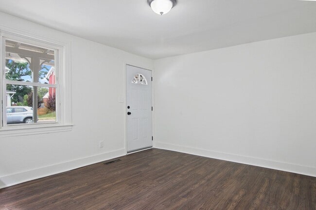 Building Photo - Bright and Cozy 2 Bedroom, 1 Bath Home in Middletown!