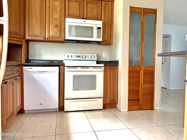 Building Photo - 890 Serenade St NW