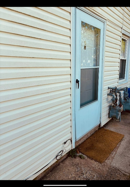 Building Photo - 587 Darlington Ave