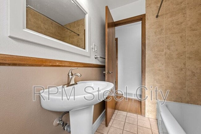 Building Photo - 1529 Alexander Cir