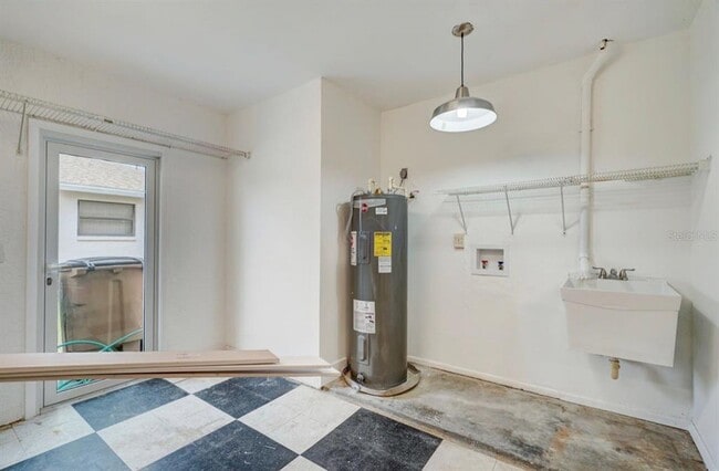 Building Photo - 2214 SE 13th St