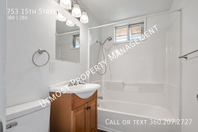 Building Photo - 753 15th St