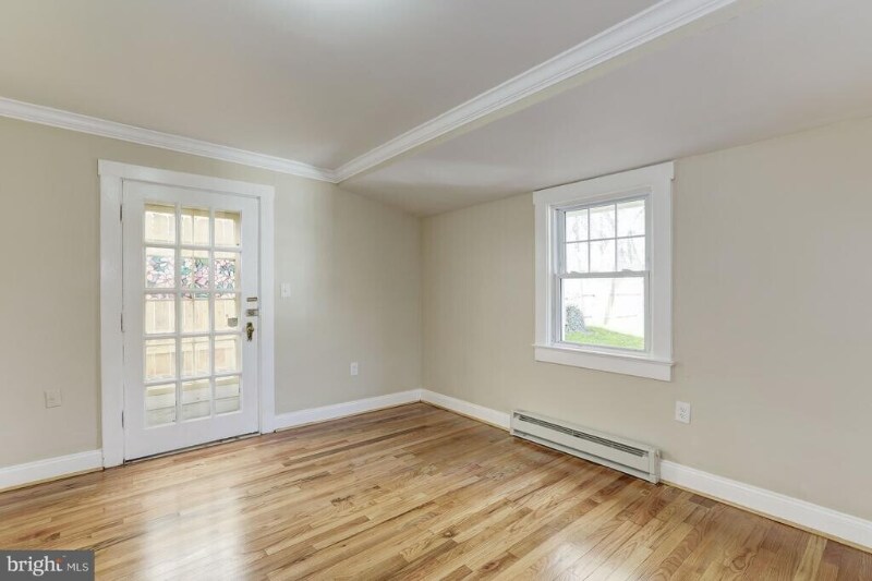 Building Photo - 811 Thayer Ave