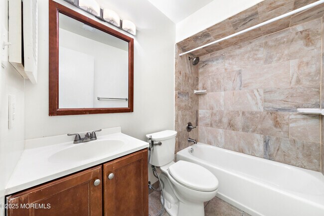 Building Photo - 309 Trinity Ct