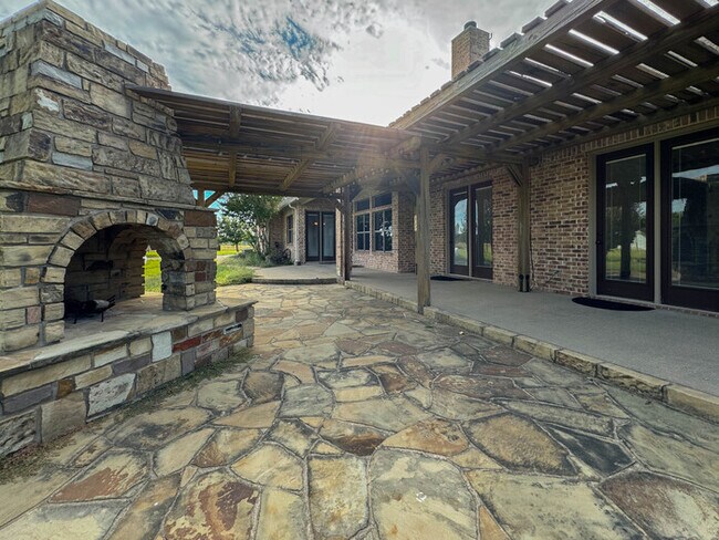 Building Photo - 1559 E Blackjack Rd E