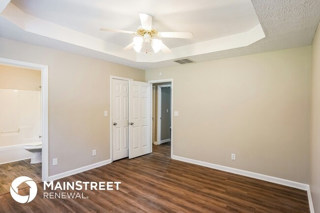 Building Photo - 6670 South Ave