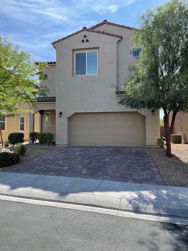 Building Photo - Gated Southern Highlands Community - Versi...
