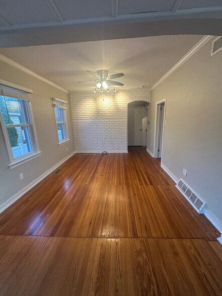 Building Photo - 424 Maple Ave