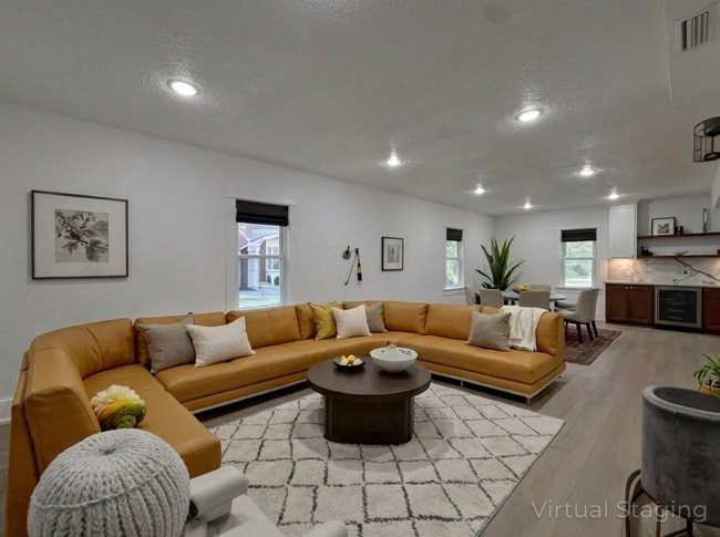 Building Photo - 16 Panorama Dr