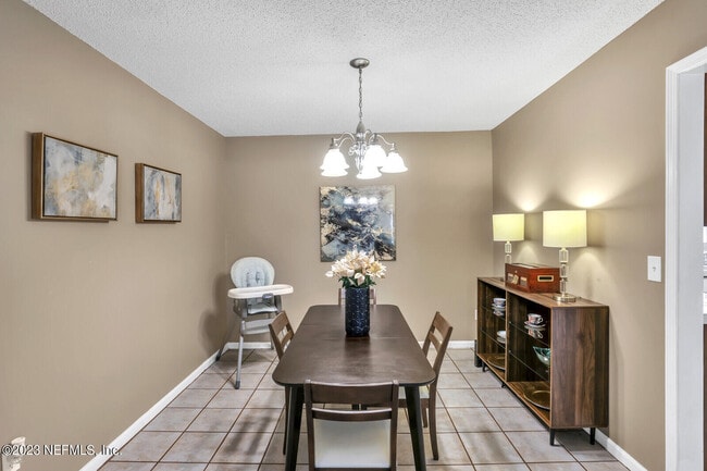 Building Photo - 1645 Westwind Dr
