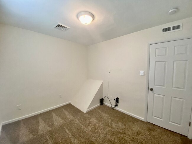 Building Photo - Ready 07-10-26! Great 3-bedroom home in Aragona Village! Stainless Steel Appliances, Granite Coun...