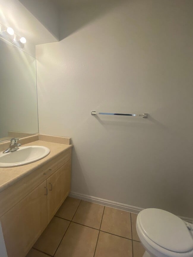 Building Photo - Woodbridge #48!! 3 Bed 2.5 Bath Home!