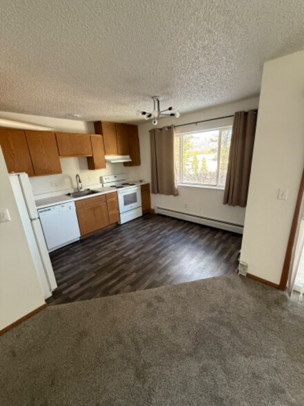 Building Photo - 600 Moccasin Cir Dr