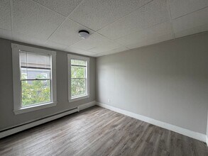 Building Photo - 72 Broadway