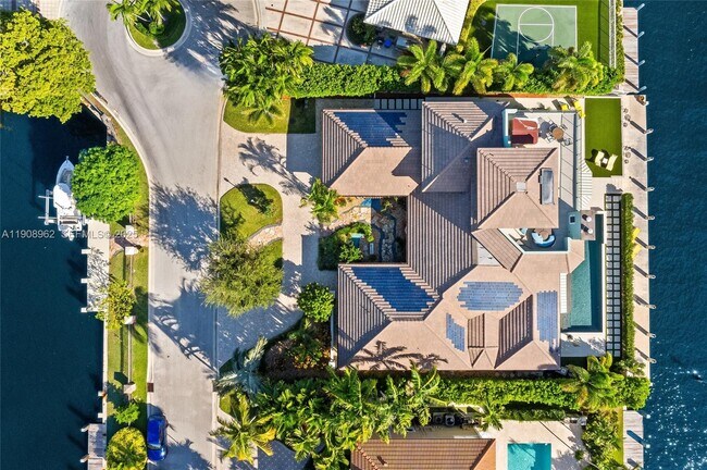 Building Photo - 70 Bay Colony Ln