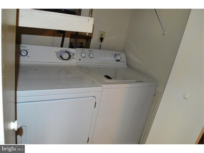 Building Photo - 131 Emery Ct