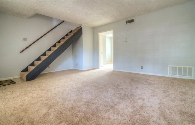 Building Photo - 7407 Shadow Hill Dr