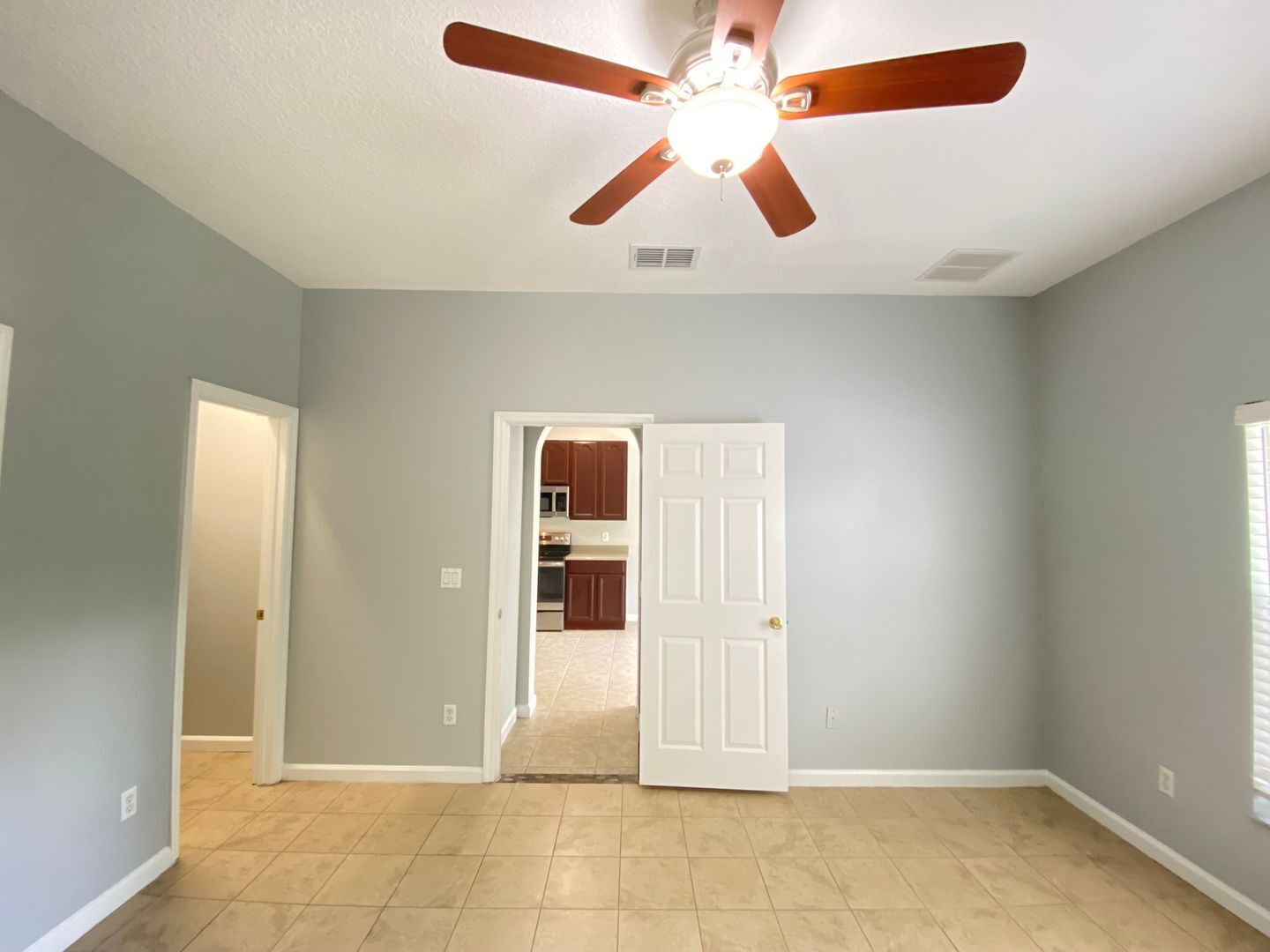 Building Photo - 5 bed / 2.5 bath Lake Nona Townhome!