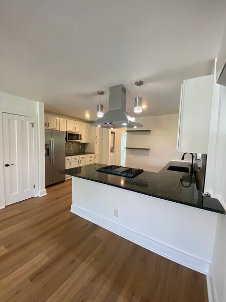 Building Photo - 3041 Cleinview Ave