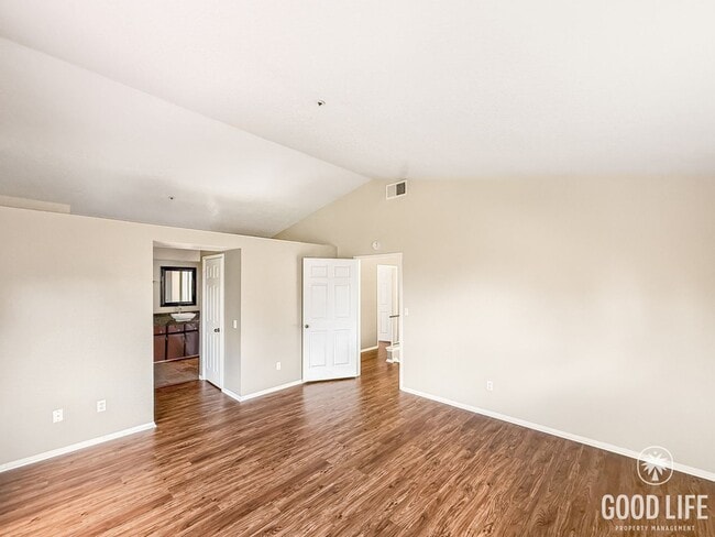 Building Photo - Beautiful 4B/2.5BA House in Vista w/ Attac...