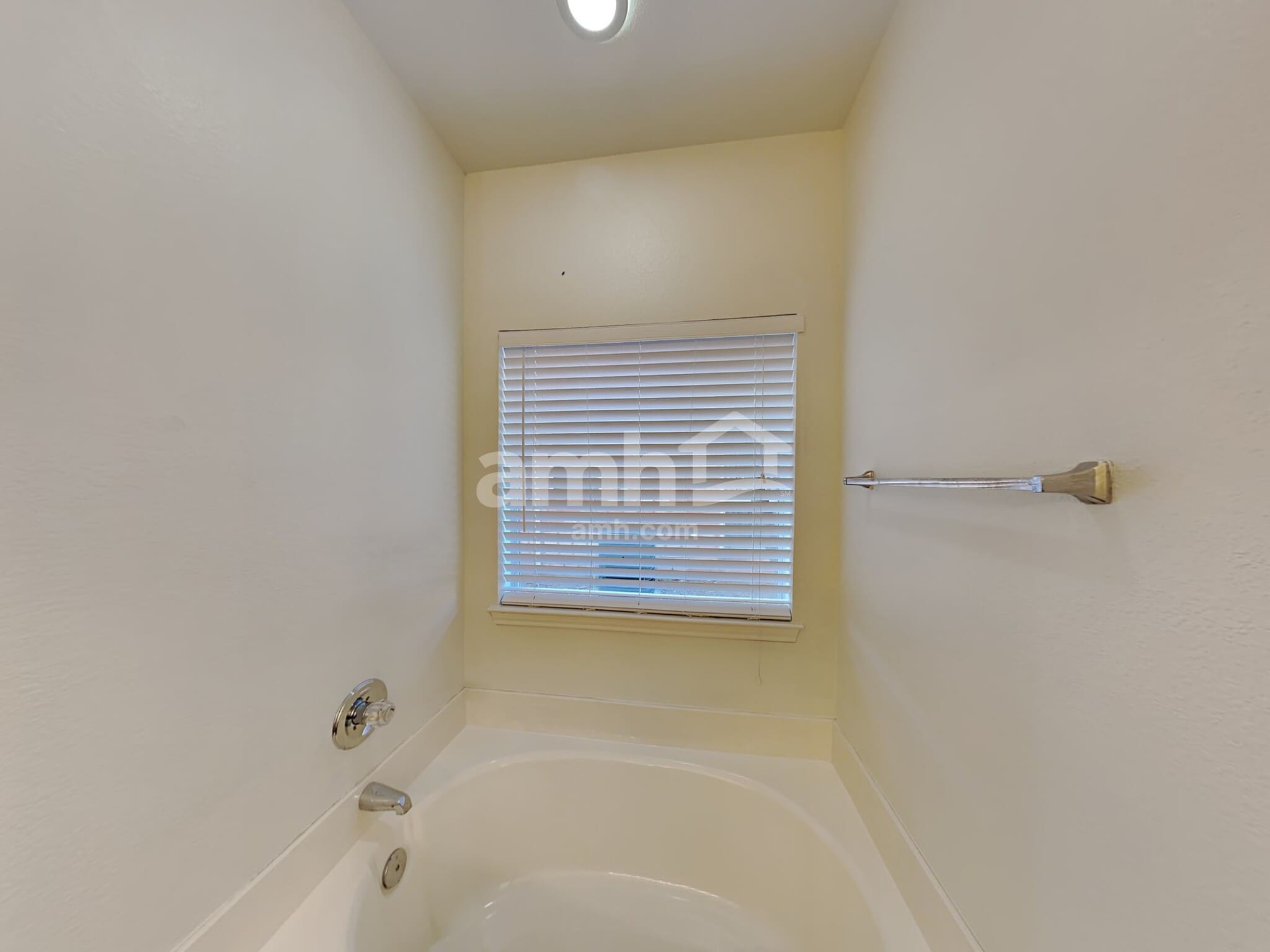 Building Photo - 202 Bob White Dr