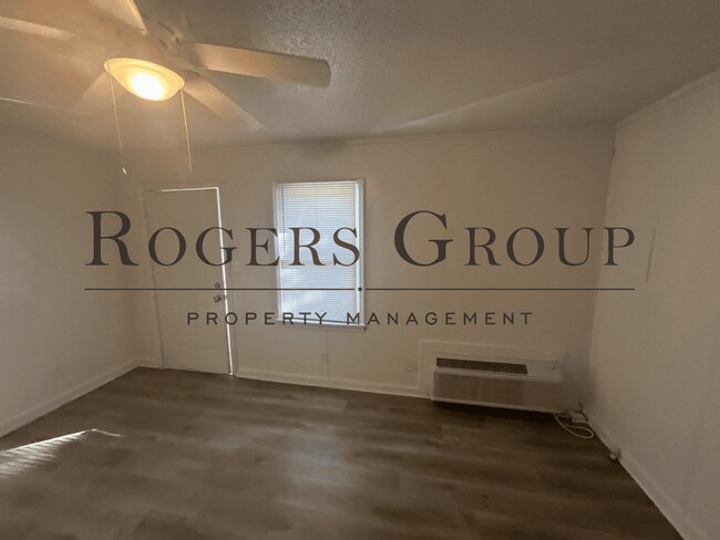 Building Photo - #450 - 807-809 Hughes St Duplex